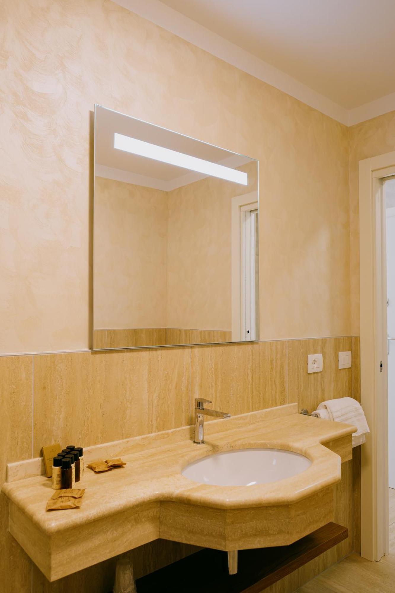 לידו די ג'סולו Hotel Gallia & Resort מראה חיצוני תמונה